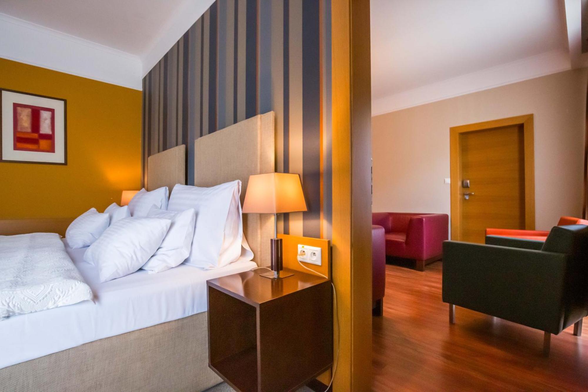 Impiq Hotel Trnava Esterno foto