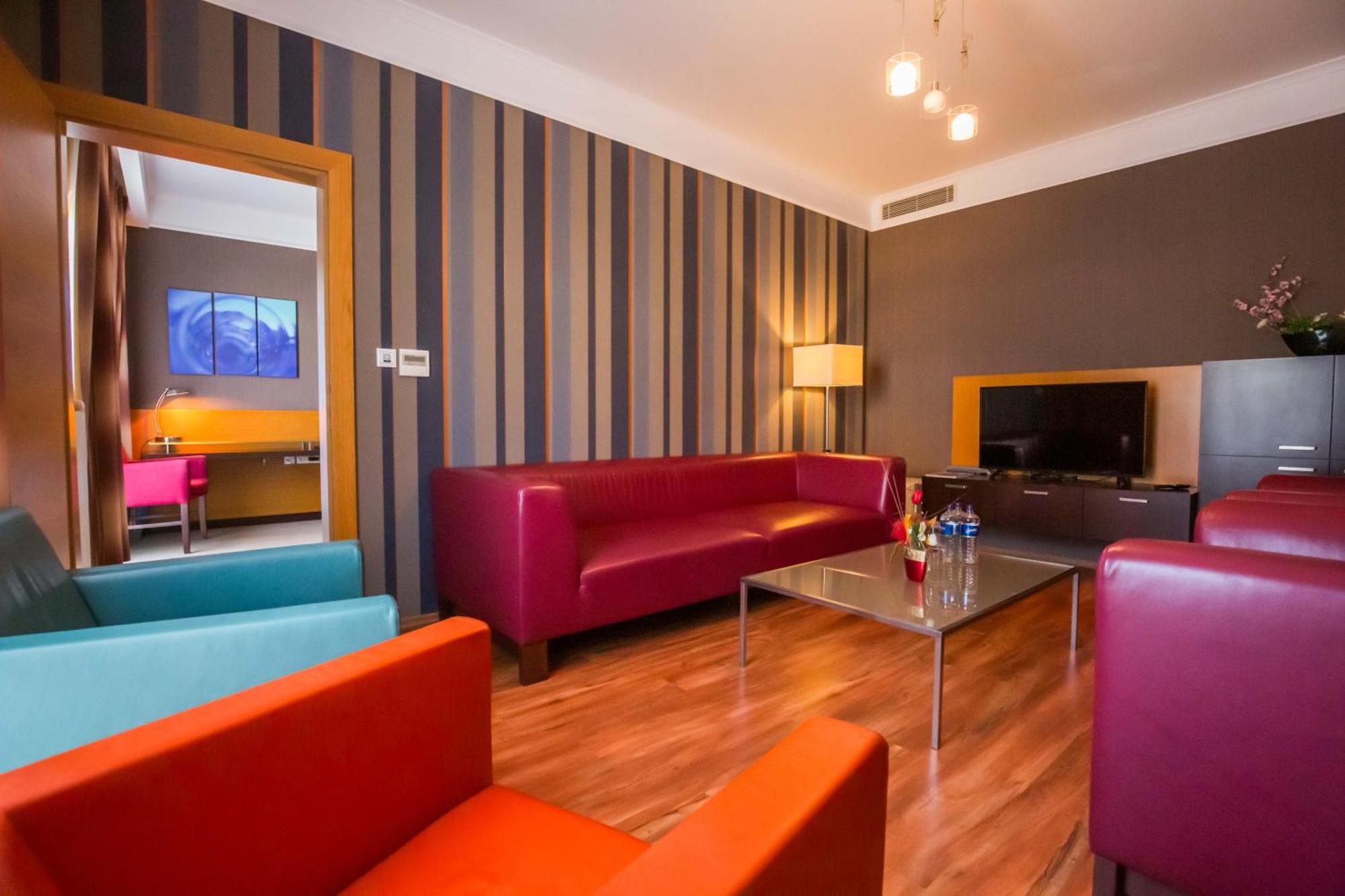 Impiq Hotel Trnava Esterno foto