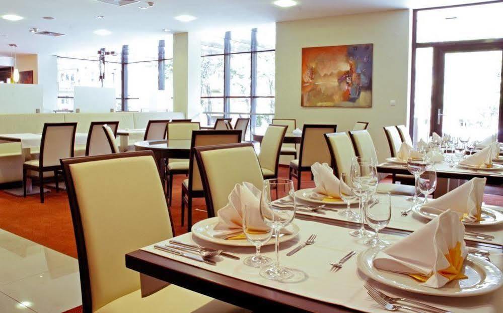 Impiq Hotel Trnava Esterno foto
