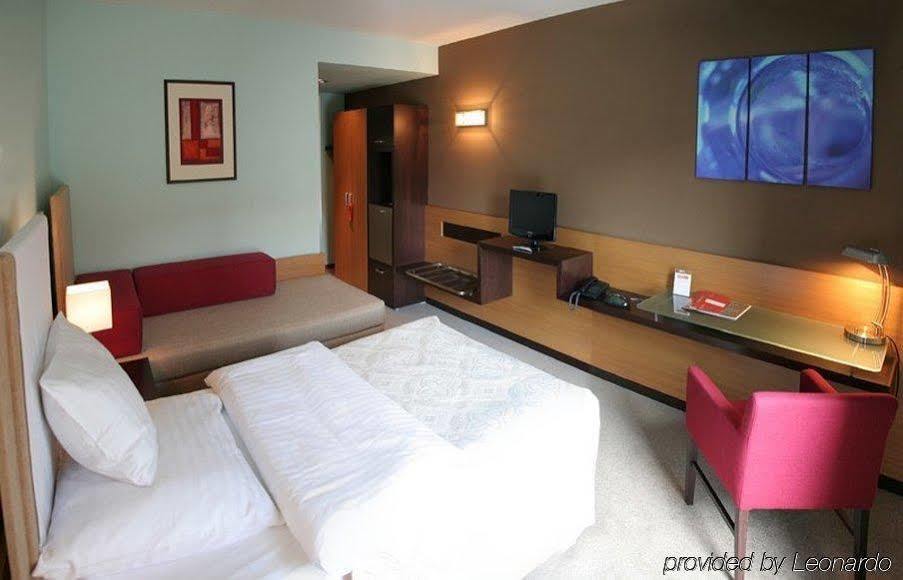 Impiq Hotel Trnava Esterno foto