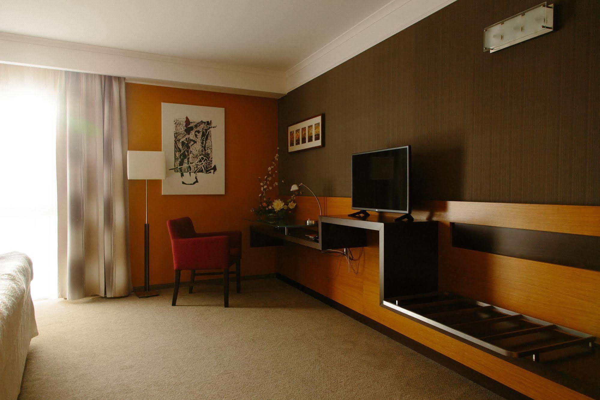 Impiq Hotel Trnava Esterno foto